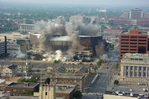 El Market Square Arena fue demolido en 2001